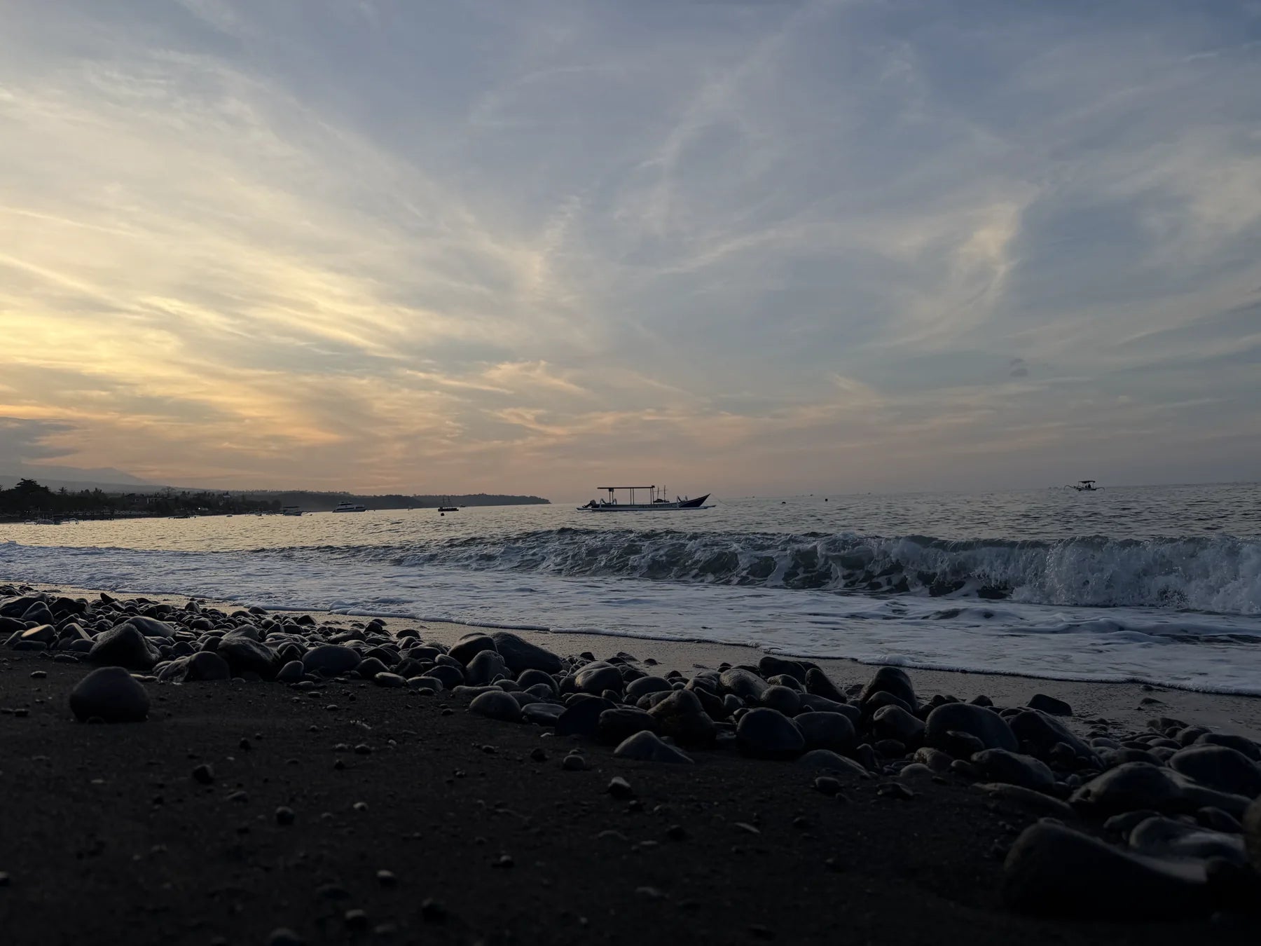 Ocean horizon captured with the phone’s regular 1x camera