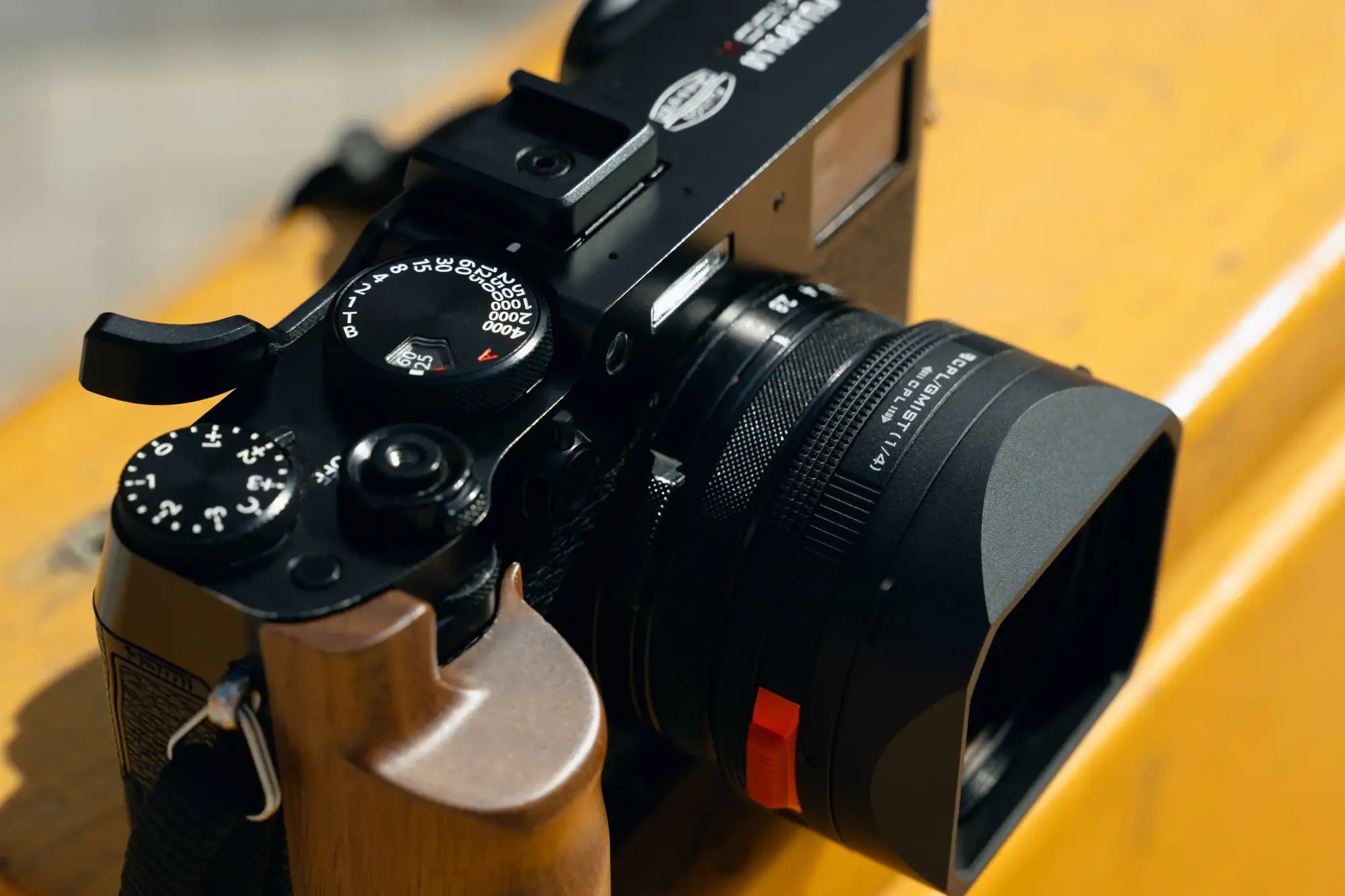 Freewell Fujifilm X100VI L bracket showing its slim base and open camera controls