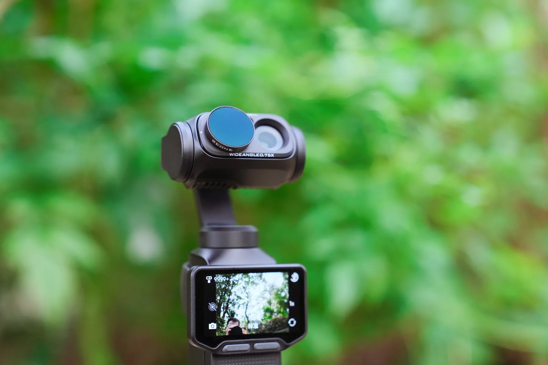 ND filter mounted over the Freewell wide-angle lens on Insta360 Luna Ultra