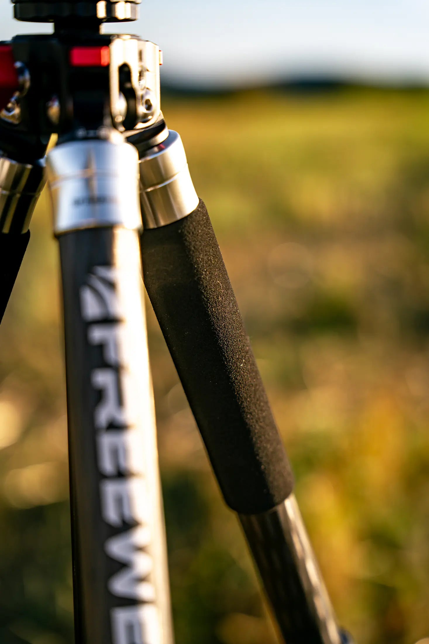カメラ用カーボンファイバー三脚 & スマートフォン – Freewell Gear