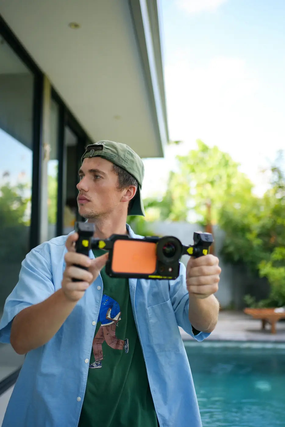 Creator using the Freewell Genius Rig